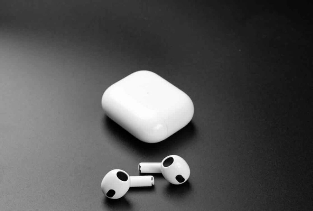 How to Connect AirPods to a Lenovo Laptop? [Solution]